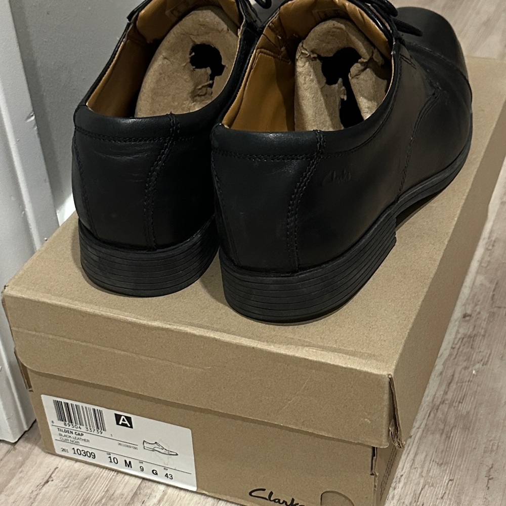 Clarks Men's Classic Black Dress Shoes - Picture 3 of 6